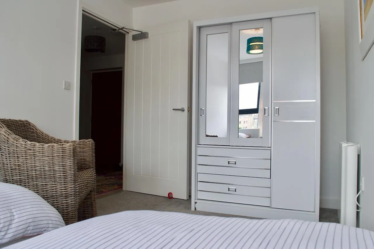 אדינבורו Central 2 Bedroom Apartment With Free Parking