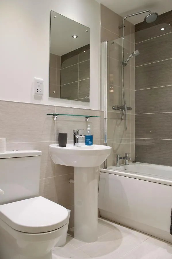 Central 2 Bedroom Apartment With Free Parking Edinburgh