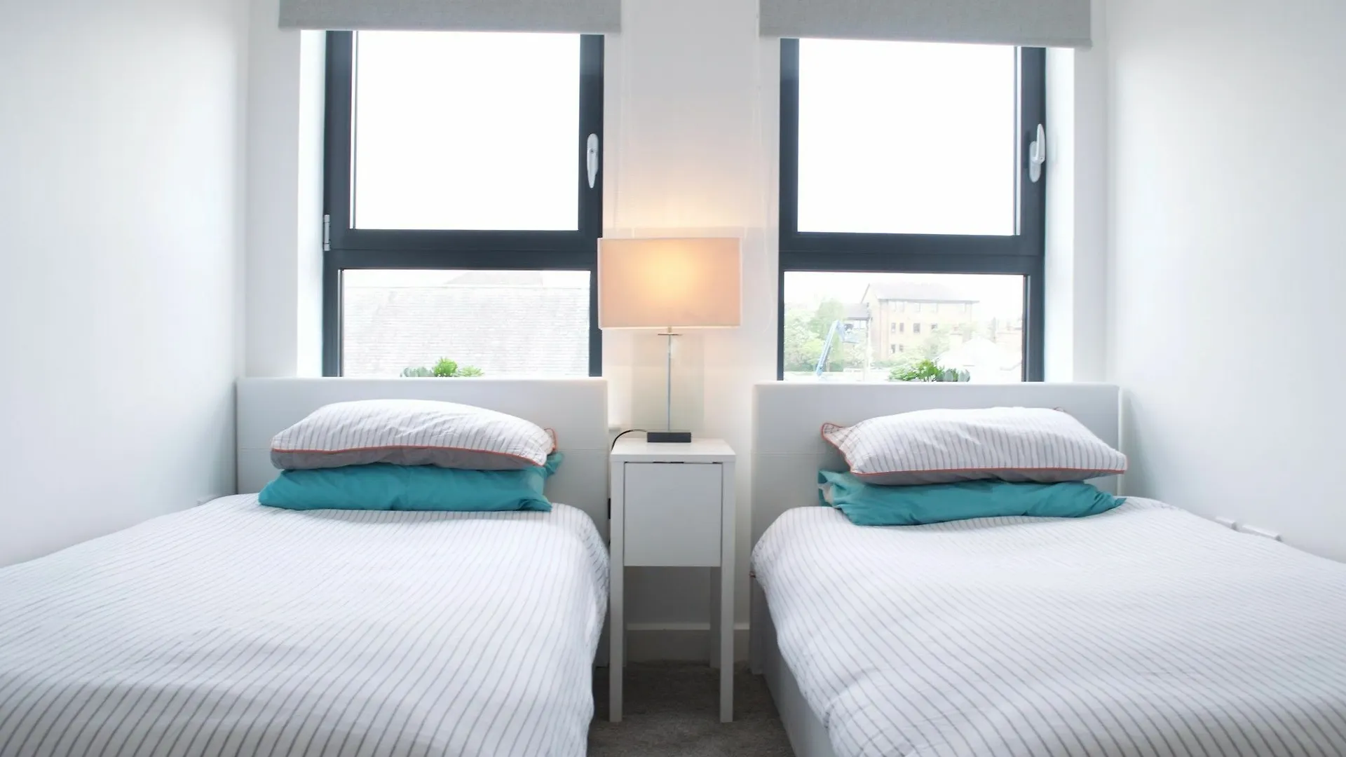 Central 2 Bedroom Apartment With Free Parking Edinburgh 0*,  United Kingdom