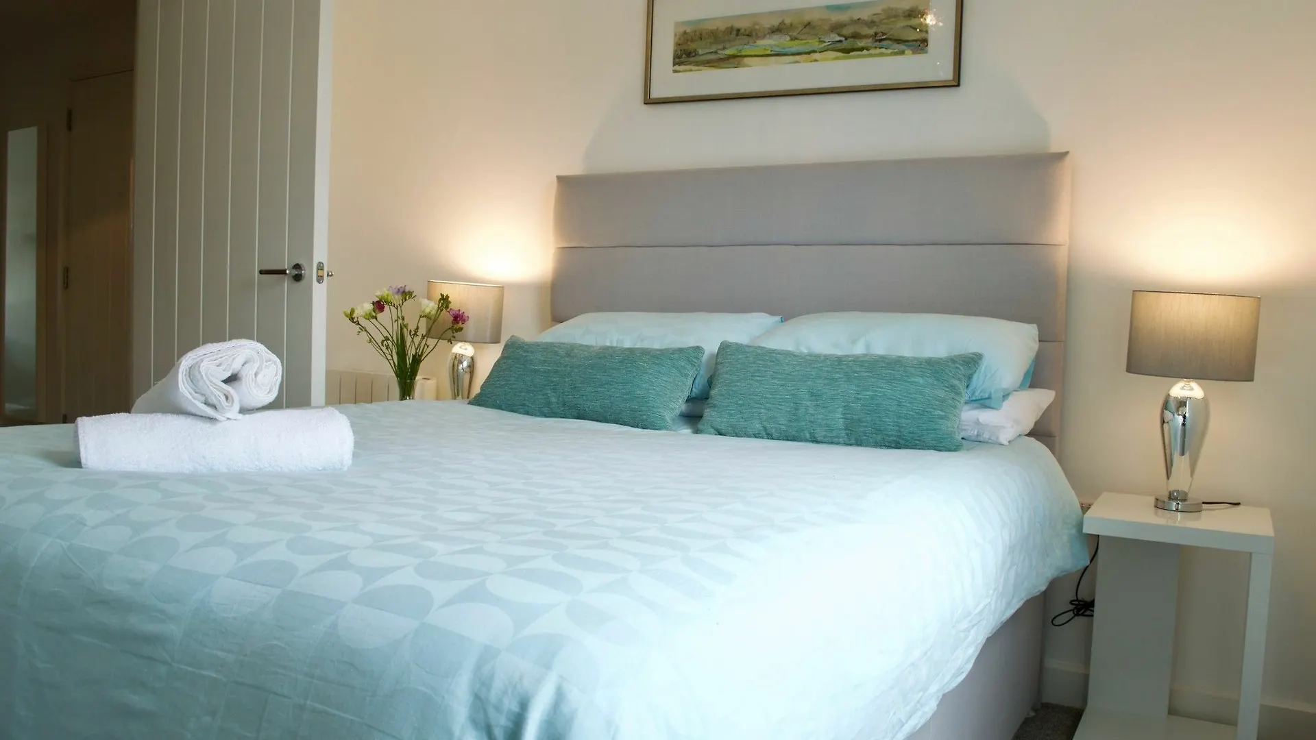 Central 2 Bedroom Apartment With Free Parking Edinburgh