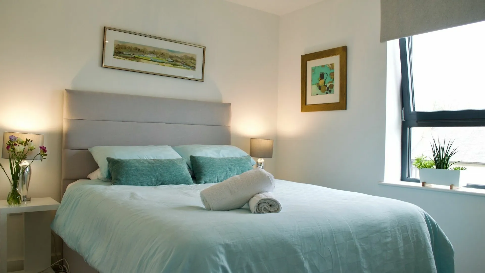 Central 2 Bedroom Apartment With Free Parking Edinburgh