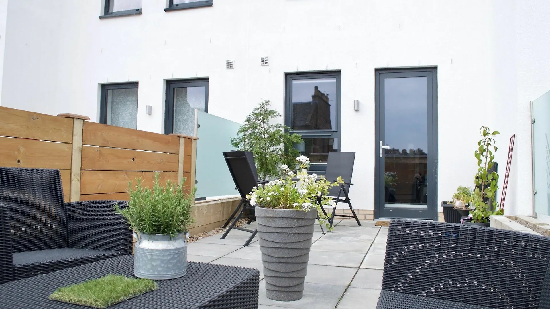 Central 2 Bedroom Apartment With Free Parking Edinburgh